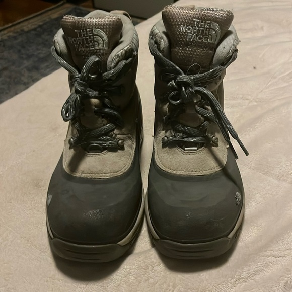 The North Face winter boots for women size 8. - Picture 1 of 3